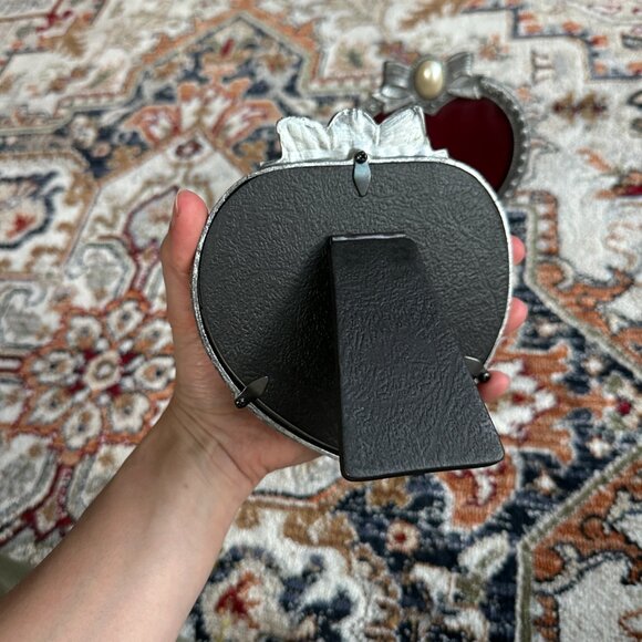 Pair - Vintage Pewter Heart Shaped Faux Pearl Bow Easel Back Photo Frame - Picture 7 of 8